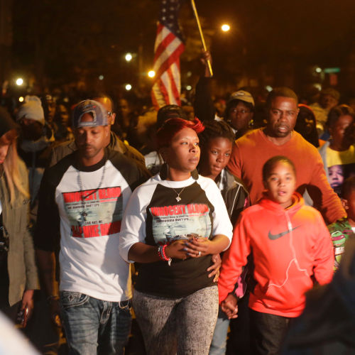 land-of-propaganda:  #Ferguson #MikeBrown Mike Brown’s Mom Is Taking Her Son’s Case to the UN in Geneva  Lesley McSpadden, the mother of the 18-year-old boy whose death at the hands of a Ferguson police officer in August sparked weeks of protests,