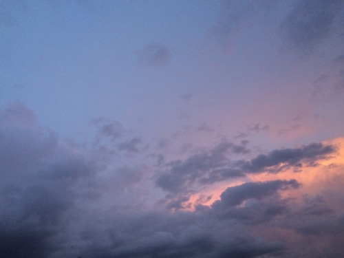 pvstel-dyl:  lilac skies and peachy clouds ☁️