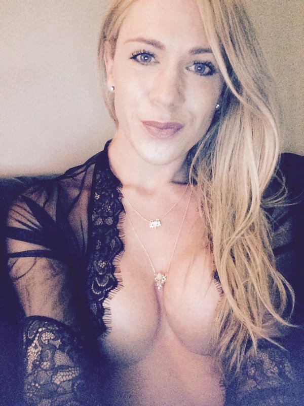 funkyhippiefreak:  trapsntwinks:  Karla Cox  I really like Karla Cox!❤️❤️❤️