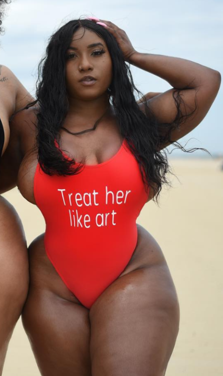 bettercallsaulbb:  Look at those fucking gorgeous hips!
