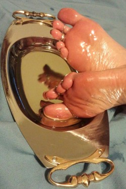 sweetcandytoes:  Glistening soles