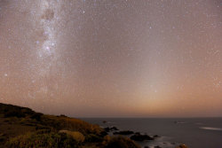 gravitationalbeauty:  Zodiacal Light Over Laguna Verde  