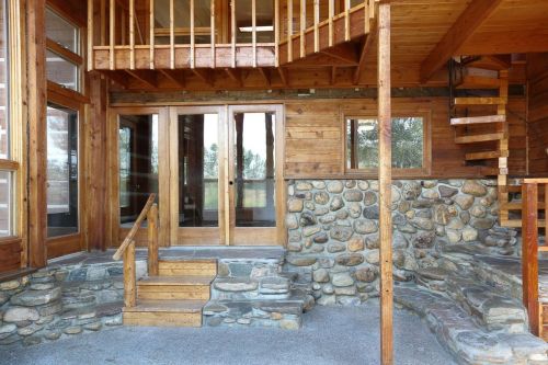 $599,900/6 br/3200 sq ft/7.75 acresbasically a compoundFlorence, MT