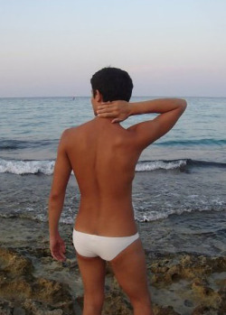 SKIMPY SPEEDO'S MALE ADDICTION