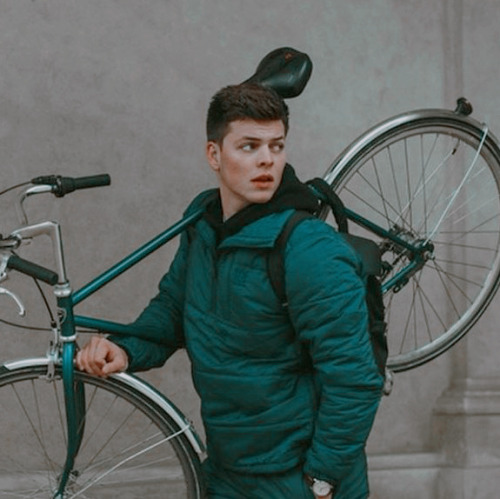 alex høgh andersen icons.happy birthday to this sunshine, i feel like my soul falls more in love wit