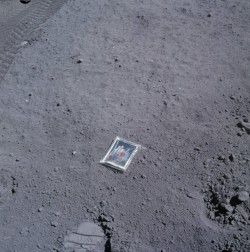 spaceexplorationphotography:  It’s incredibly hard to grasp the magnitude of this photograph. It’ll always blow me away that it was ever taken. Source: http://i.imgur.com/UsvsIws.jpg 