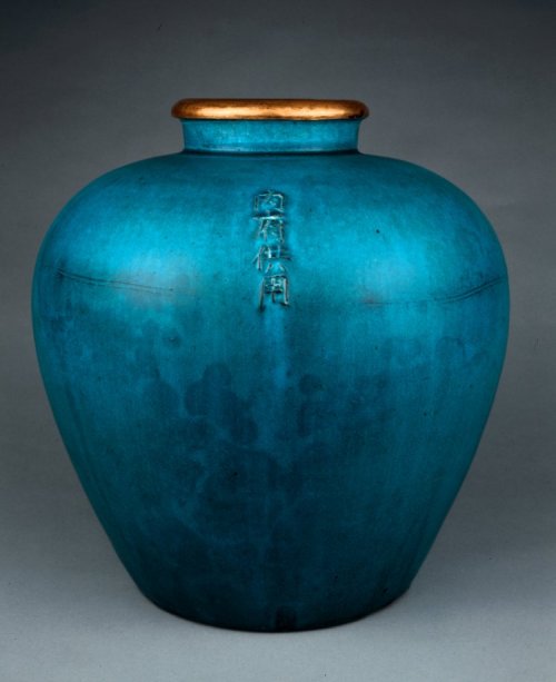 panicinthestudio:Stonewar wine jar, guan form with crazed turquoise glaze, gilded copper mouth, Ming