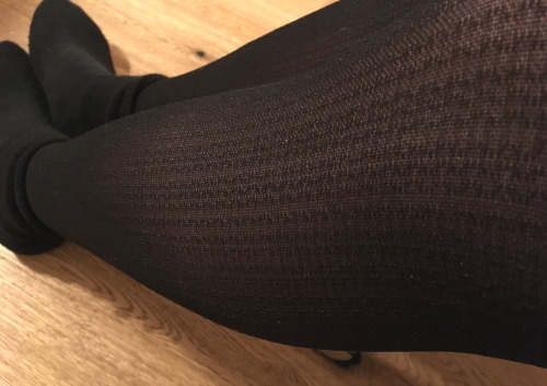 rfwka: New textured pantyhoseFew days ago I bought new Falke patterned / textured pantyhose. Very co