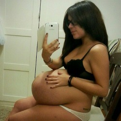 mellowjoe85:  Lap baby. #pregnant #sexy #mixedbabies