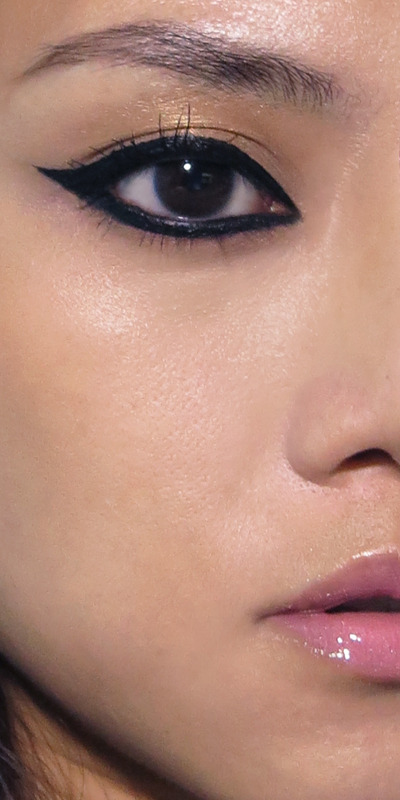 makeupbox:  Lee Hyori Inspired Graphic Cat-eye Liner Look — I love Lee Hyori. She’s