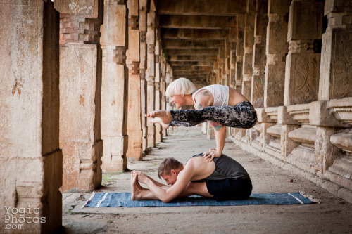 Kate & Sergey Melkote, Karnataka, India Christine Hewitt © yogicphotos.com