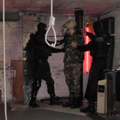 hardbreathcontrol: yellowbiker747: Soldier in peril Hanging with gasmask is very fun!!!