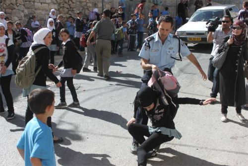 pxlestine:Jerusalem,Israeli forces stop a number of school students in the Old City of Jerusalem and