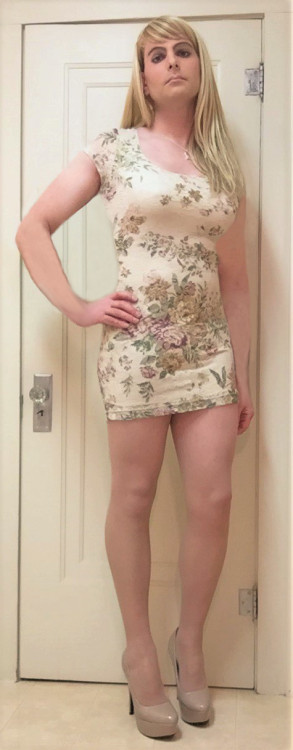 bigdeerphantom8: Reblog if you’d love to know this crossdressing angel! yes