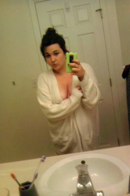 XXX cutehippystonerchick:  im chubby, i accept photo