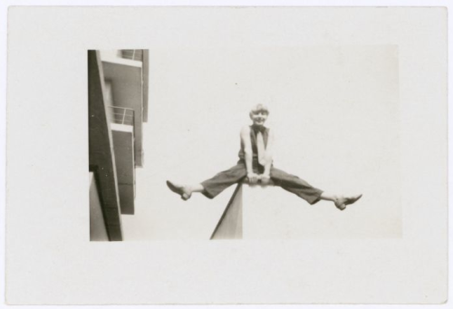 Karla Grosch by T. Lux Feininger. Karla Grosch on the balustrade of the Bauhaus terrace, 1928Im Somm