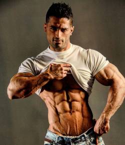 welcometomuscleville:  All about abs: so many veins running down down down his lower abs. That’s one well-fed cock! 