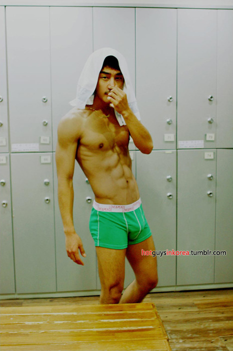 hotguysinkorea:  예전에 본 기억이 있어서 검색해봤더니 왠 영화배우라고