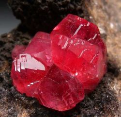 mineralists:  Rhodochrosite  Uchuchacua Mine, Peru