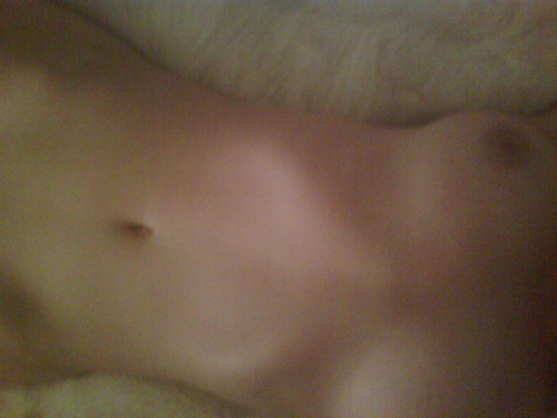 famous-nsfw-tub:    Scarlett Johansson let her phone unattended… (Part 2)  
