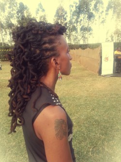 trueafricanoriginal:  My mane!   Knotty