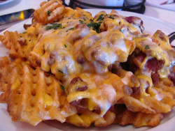 yummyfoooooood:  Bacon and Cheese Waffle Fries