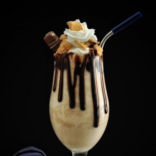 White Russian Milkshake-Your source of sweet inspirations! || GET AWESOME DESSERT MERCH! || GET THE 