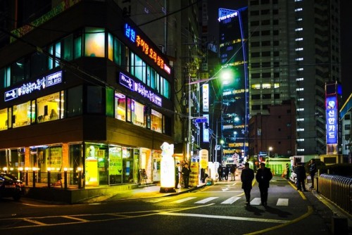 Near Euljiro 1-ga Station, taken on my walk home last night.