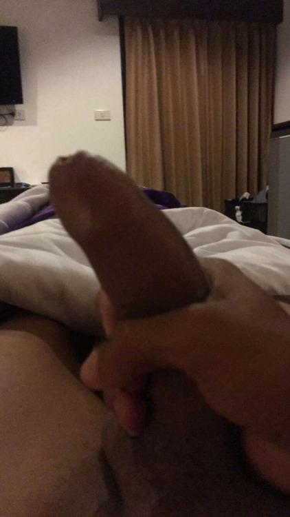 hotladsworld5:  Straight Aussie social media star Shammi gets baited on Snapchat.  Check out more hot straight guys at our blog here. 