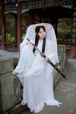 ziseviolet:  Wuxia-inspired hanfu photoshoot.