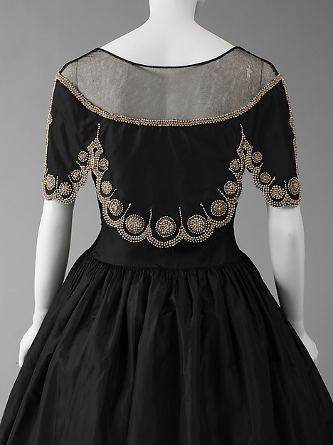 ephemeral-elegance:  Robe de Style, ca. 1926Jeanne Lanvinvia The Met