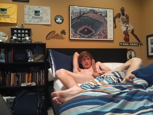 fromhead2toes:  morning wood/Good Morning!