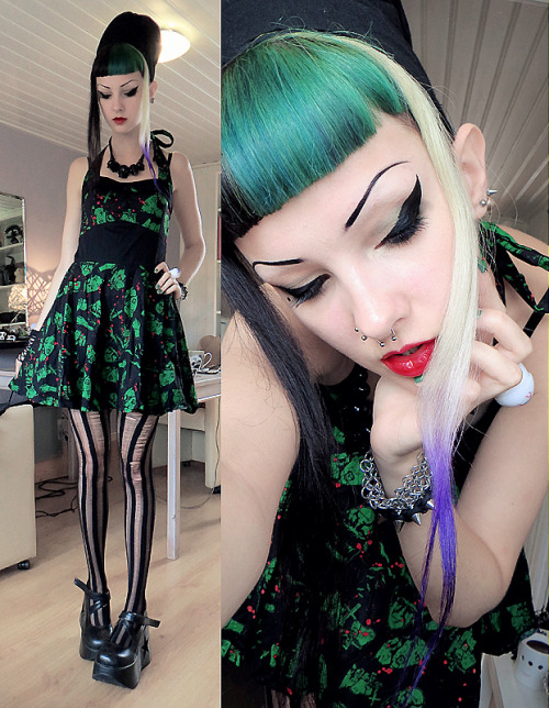 psychara:  Today’s outfiiiiit. If you’re also from Breda, go check out mah exposition at the Electron! The horror movie we made is playing there :3 I’m gonna be there around 5. 
