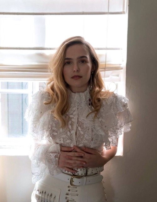 subtleelevation:Zoey Deutch