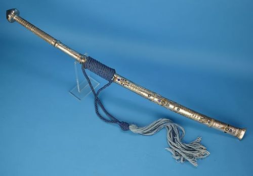 art-of-swords:  Dha SwordDated: circa 1900Place of Origin: Burma or ThailandMeasurements: overall length: 39.5 inches (1000mm); blade length: 24.75 inches (630mm)The long slender hilt is clad in silver featuring silver wire binding. The scabbard is clad