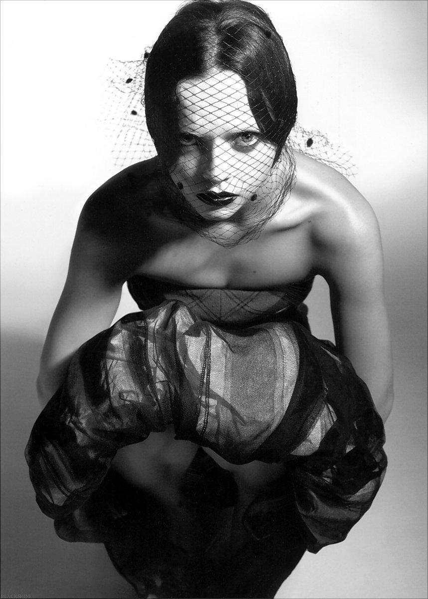 CHRISTINA RICCI PHOTOGRAPHY BY MERT ALAS AND MARCUS PIGGOTT PUBLISHED IN POP A/W