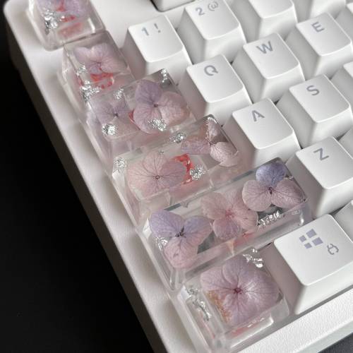 sosuperawesome:Botanical Resin Keycaps on