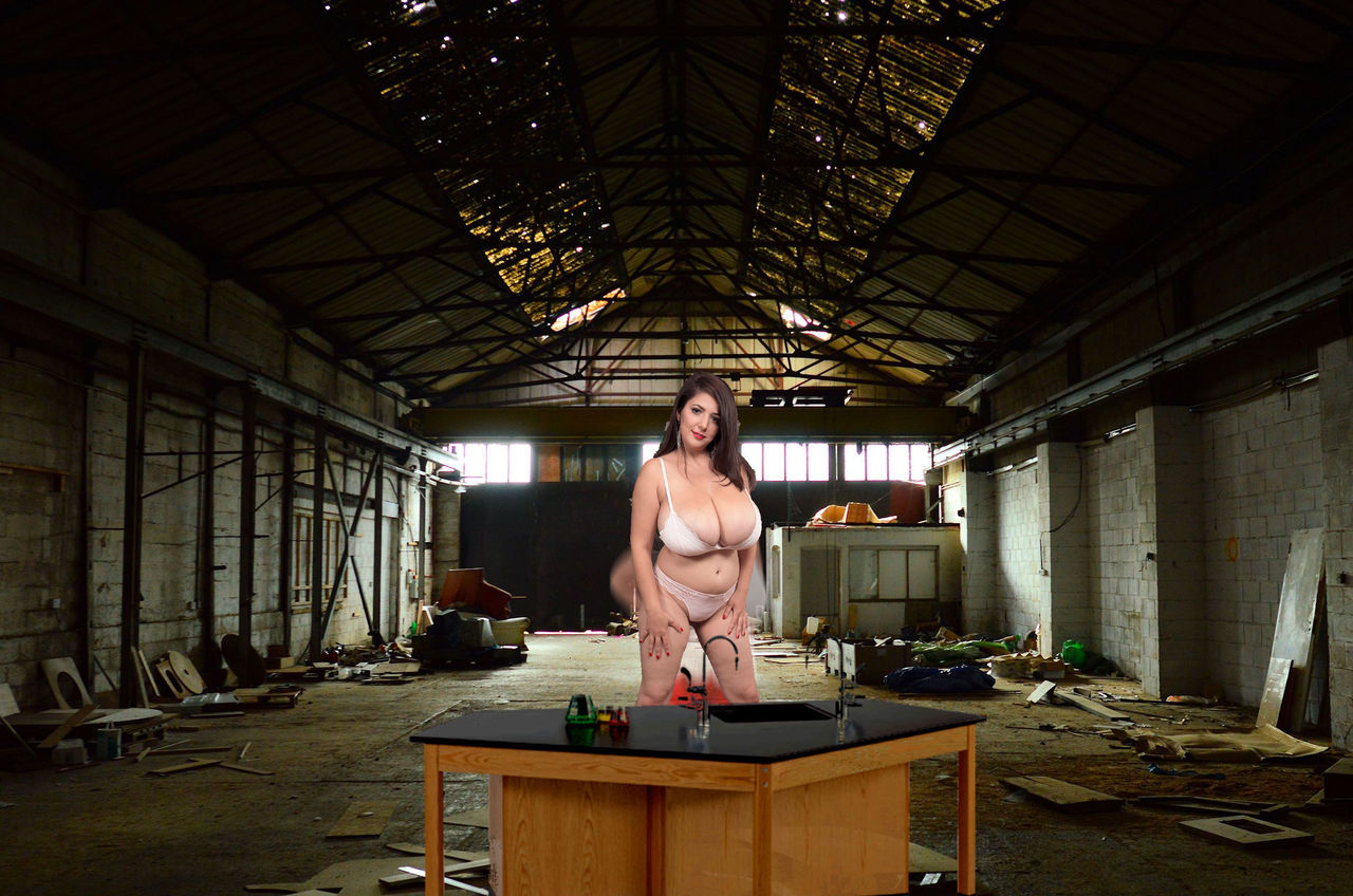 growingneeds:Nothing will stop Lana Jones… She big and wants to get bigger.