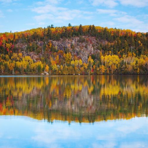Enjoying the fall colours on the lac Sainte-Marie in Saint-Aimé-des-Lacs, Charlevoix, Qu&eacu