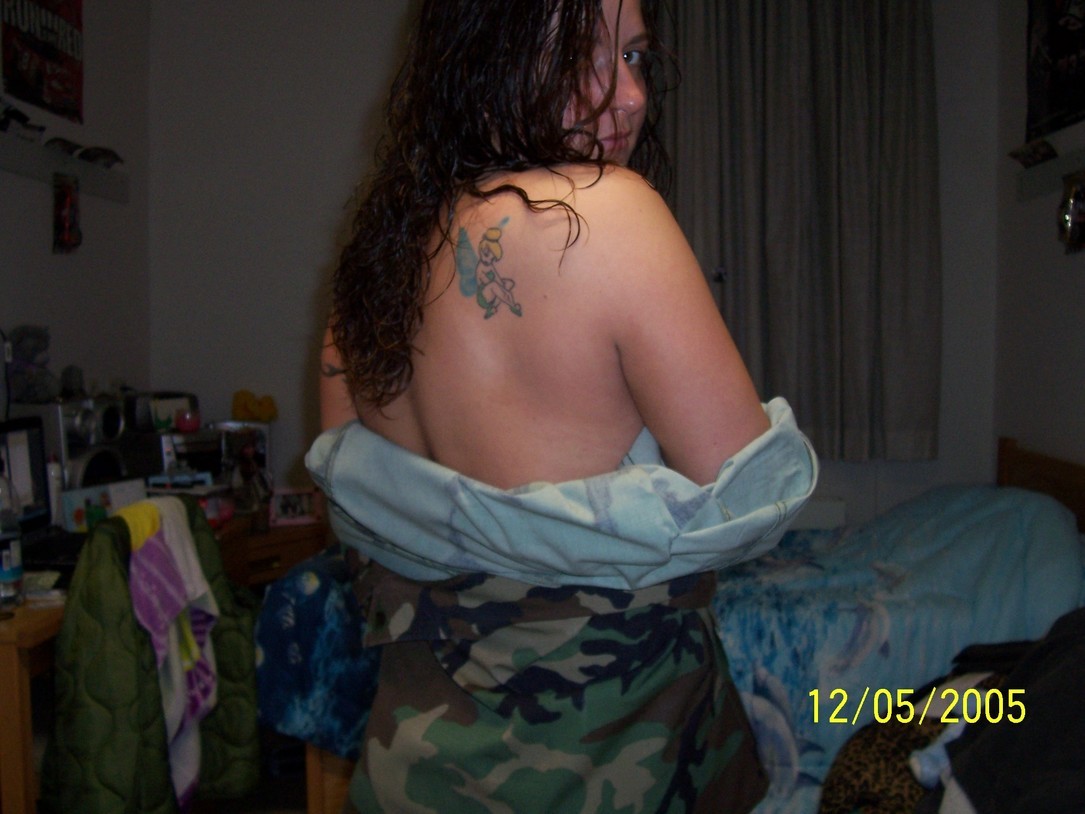 mymarinemindpart2:  Teasing Army girl pt 1