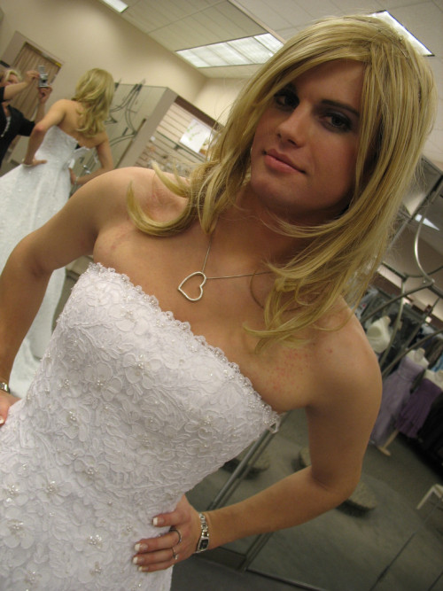 iwannabejanelle:  transgendered-girl:  Beautiful Transgender Bride  Maybe this will be me someday? I