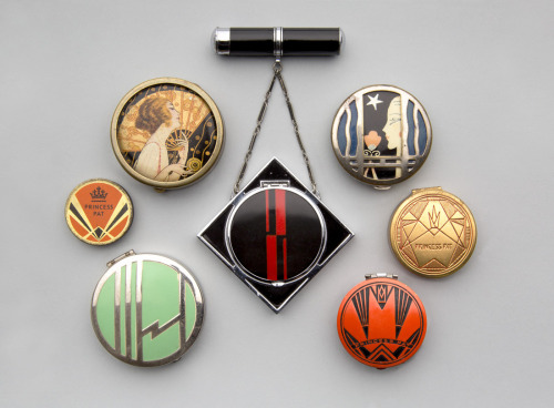 design-is-fine:Compacts and eye shadows, 1920s–30s. Art Deco. USA, Europe, Argentina.The signature l