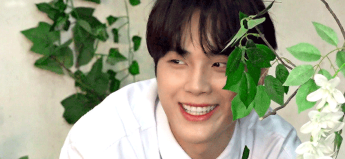 haknew:haknyeon for olatte #haknyeon#the boyz #if u see me crying  #pls jsut pass me some tissues  #he is the prettiest boy  #the cutest boy  #his smile.... CRYING!!!