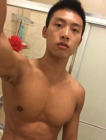 boisftw: hkboygocrazy:  HK 23 years old muscular fit bottom HKBOYGOCRAZY - REBORN #HKBoyGoCrazy - [H