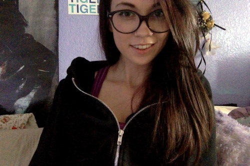 pastel-gothbabe:  Lightening my hair & got new glasses <3  