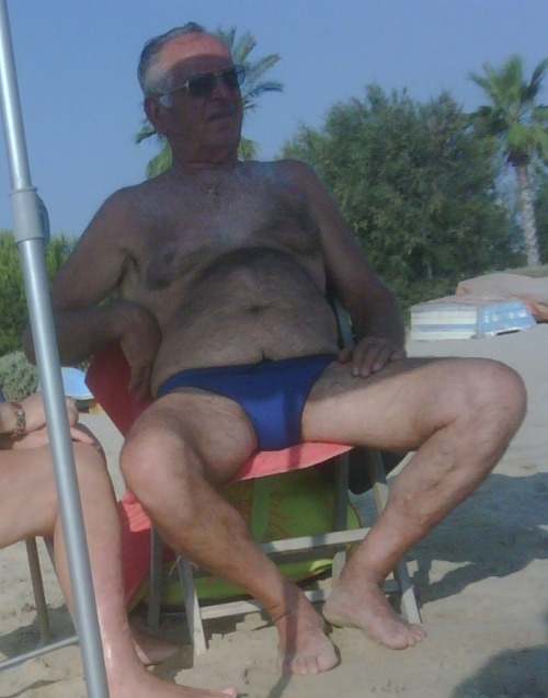 einheri:  daddiespix:  wow  More hot daddies on http://einheri.tumblr.com