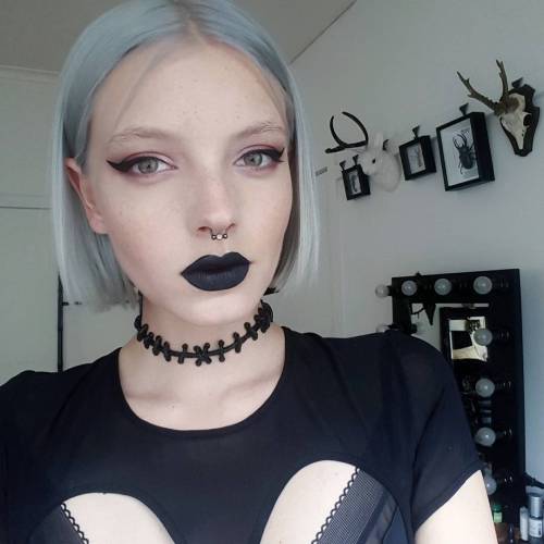 tealecoco:  Owner&Designer @tealecoco wearing our “WIDOWS PEAK” CROP 🙏❗ avaliable in sizes XS-XL (custom sizes on request) 🌐WWW.TEALECOCO.COM🌐 ft Choker by @nikkilipstick 💣💥 #Handmade in #Melbourne #Australia #tealecocothebrand