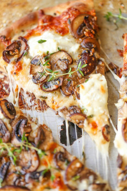 justfoodsingeneral: White Mushroom Pizza