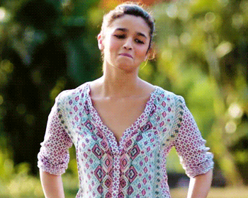 daayre:Alia Bhatt as Tia Singh in Kapoor & Sons