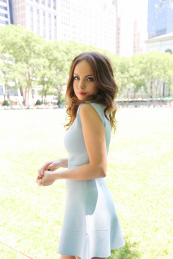   Elizabeth Gillies  